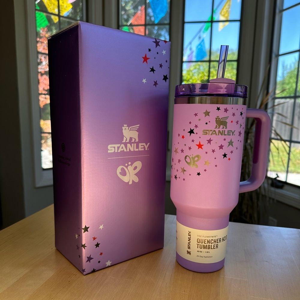 Stanley x Olivia Rodrigo Quencher H2.O Flowstate Tumbler 40 OZ/1.18 L purple cup